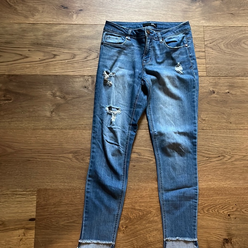 Women’s skinny distressed stretch jeans